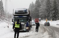 Delnice: Snijeg otežava promet kroz Gorski kotar Delnice: Snijeg otežava promet kroz Gorski kotar