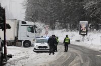 Delnice: Snijeg otežava promet kroz Gorski kotar Delnice: Snijeg otežava promet kroz Gorski kotar