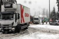 Delnice: Snijeg otežava promet kroz Gorski kotar Delnice: Snijeg otežava promet kroz Gorski kotar