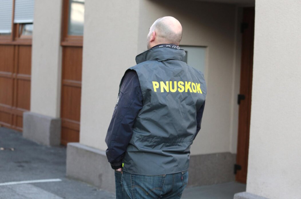 Zagreb: Djelatnici PNUSKOK-a u Fijanovoj ulici ispred stana Marija Mami?a