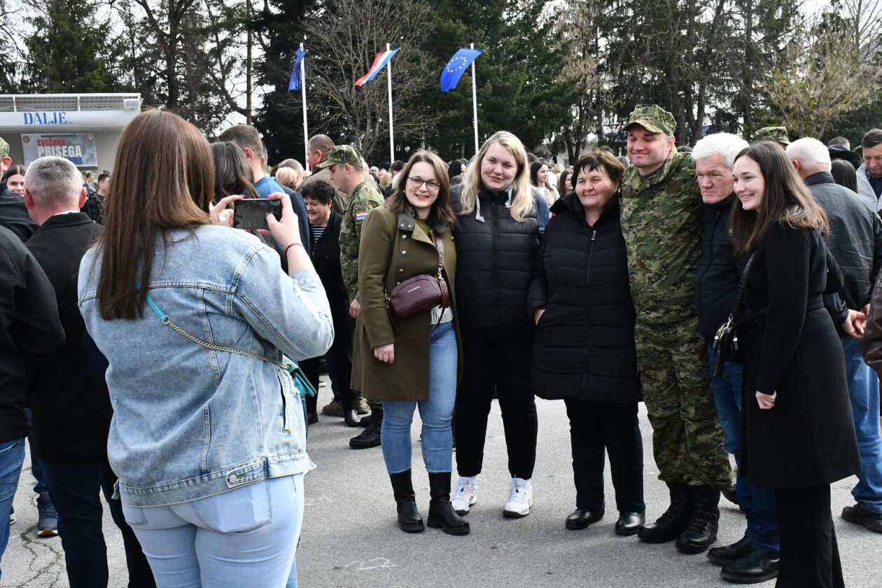 Požega: Svečana prisega ročnika na temeljnom vojnom osposobljavanju Požega: Svečana prisega ročnika na temeljnom vojnom osposobljavanju