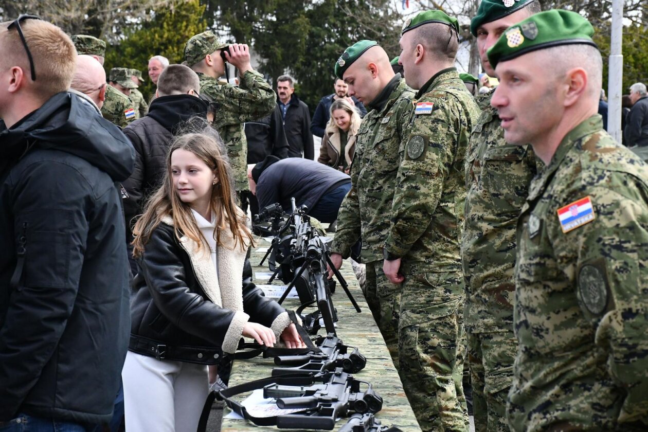 Požega: Svečana prisega ročnika na temeljnom vojnom osposobljavanju Požega: Svečana prisega ročnika na temeljnom vojnom osposobljavanju