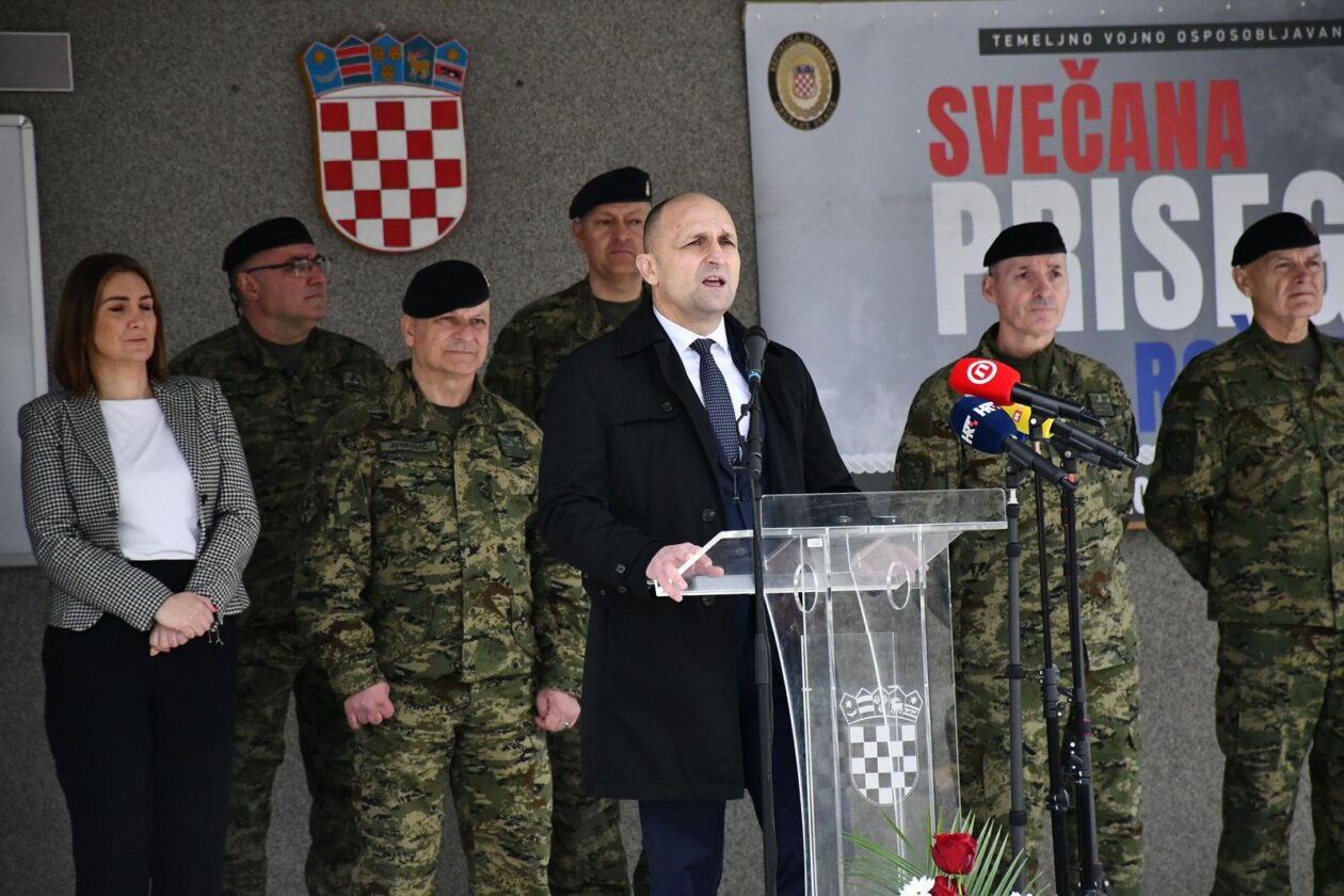 Požega: Svečana prisega ročnika na temeljnom vojnom osposobljavanju Požega: Svečana prisega ročnika na temeljnom vojnom osposobljavanju