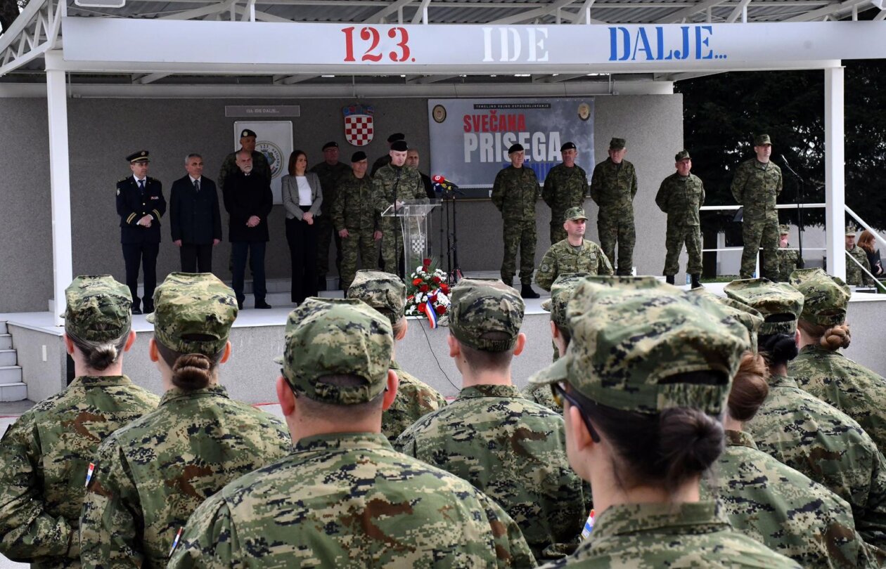 Požega: Svečana prisega ročnika na temeljnom vojnom osposobljavanju Požega: Svečana prisega ročnika na temeljnom vojnom osposobljavanju