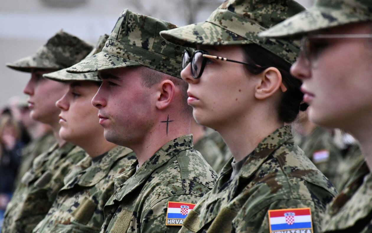 Požega: Svečana prisega ročnika na temeljnom vojnom osposobljavanju Požega: Svečana prisega ročnika na temeljnom vojnom osposobljavanju