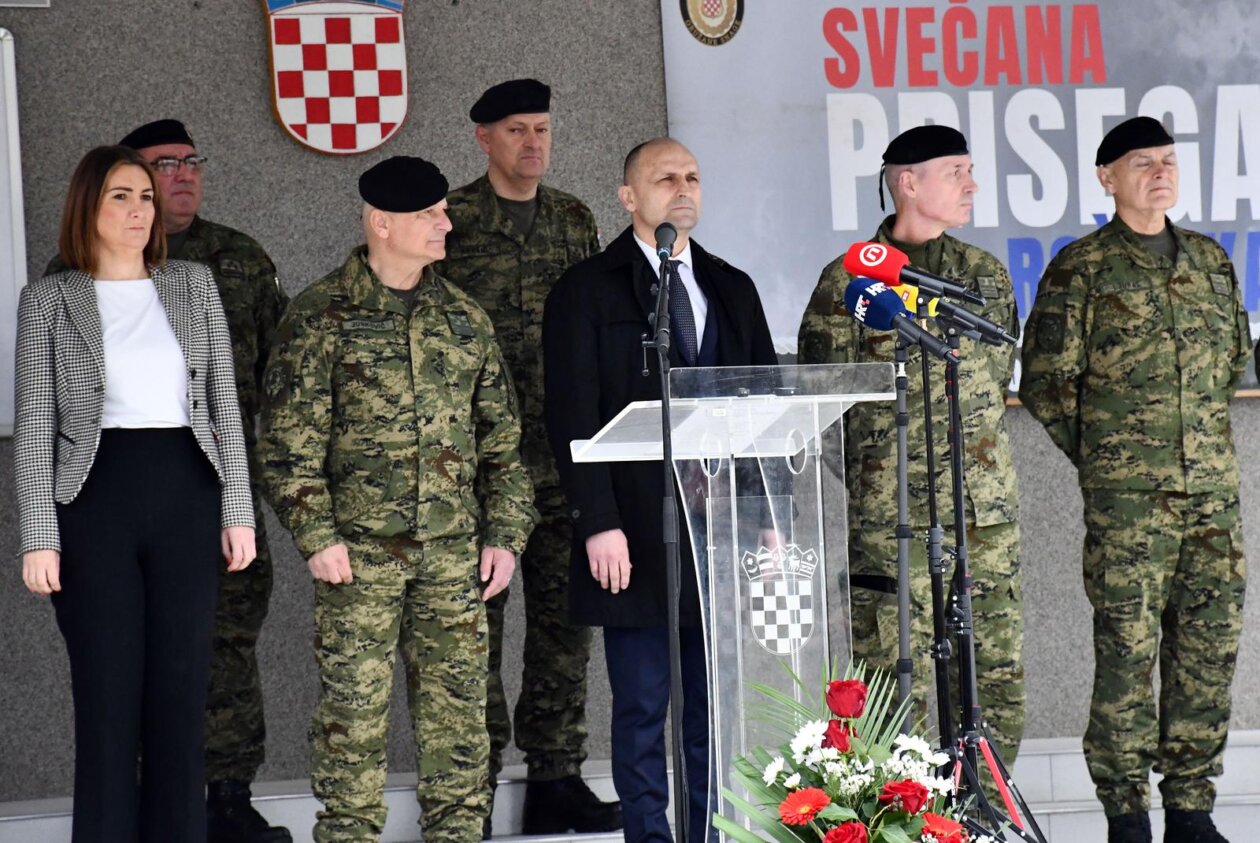 Požega: Svečana prisega ročnika na temeljnom vojnom osposobljavanju Požega: Svečana prisega ročnika na temeljnom vojnom osposobljavanju