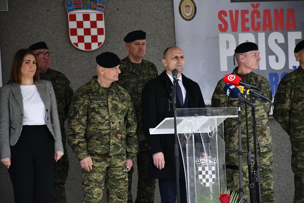 Požega: Svečana prisega ročnika na temeljnom vojnom osposobljavanju Požega: Svečana prisega ročnika na temeljnom vojnom osposobljavanju