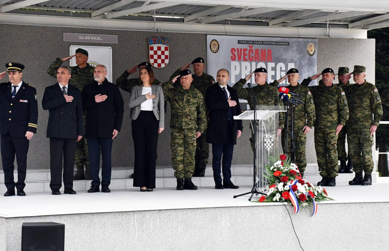 Požega: Svečana prisega ročnika na temeljnom vojnom osposobljavanju Požega: Svečana prisega ročnika na temeljnom vojnom osposobljavanju