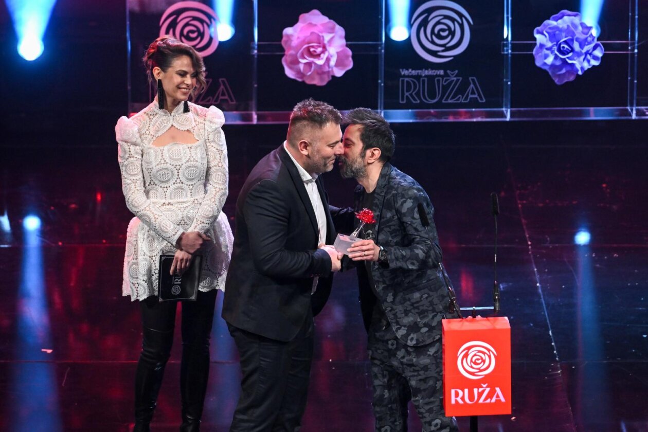 Zagreb: Ceremonija dodjele medijske nagrade “Večernjakova ruža” u Hrvatskom narodnom kazalištu