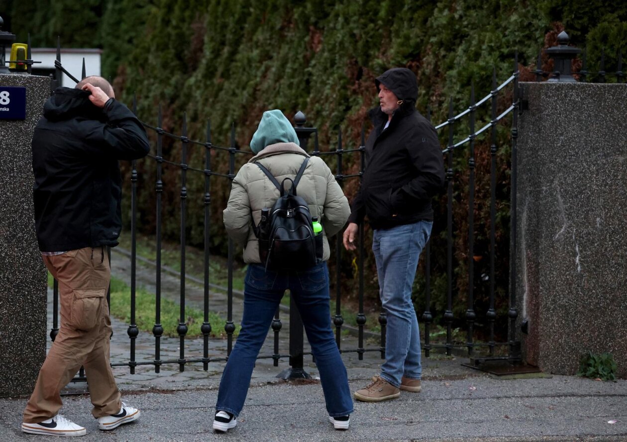 Istražitelji pred kućom Vedrana Pavleka