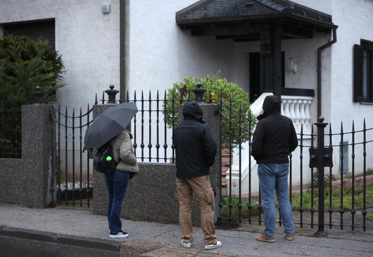 Istražitelji pred kućom Vedrana Pavleka