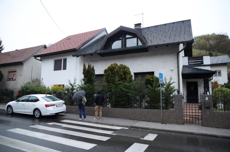 Istražitelji pred kućom Vedrana Pavleka