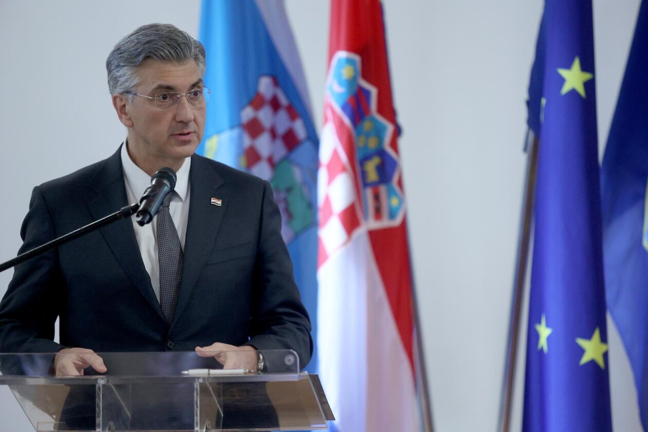 Premijer Plenković posjetio je LNG Terminal i JANAF Terminal Premijer Plenković posjetio je LNG Terminal i JANAF Terminal