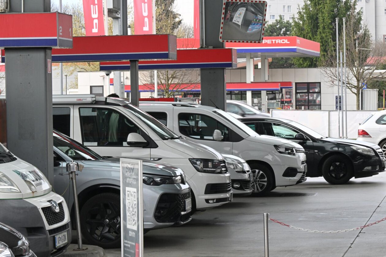 U Sloveniji ograničeno točenje goriva, posebne mjere za strance U Sloveniji ograničeno točenje goriva, posebne mjere za strance