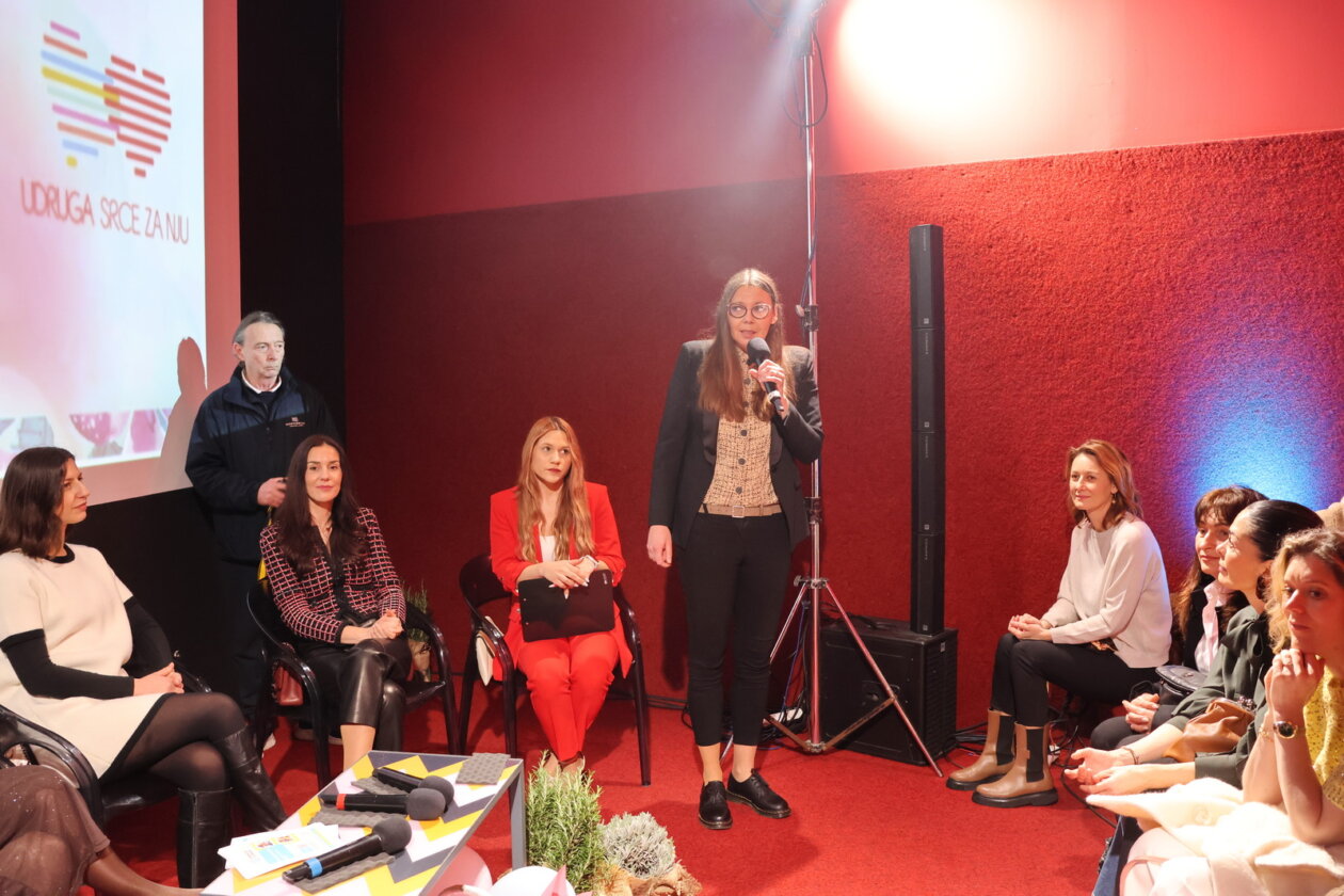 Panel-uduge-Srce-za-nju-42