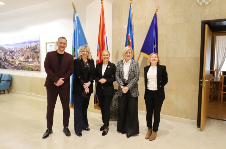 Posjet-voditeljice-Predstavnistva-Europske-komisije-u-Hrvatskoj-Gradu-Rijeci-4-1200×800 Posjet-voditeljice-Predstavnistva-Europske-komisije-u-Hrvatskoj-Gradu-Rijeci-4-1200×800