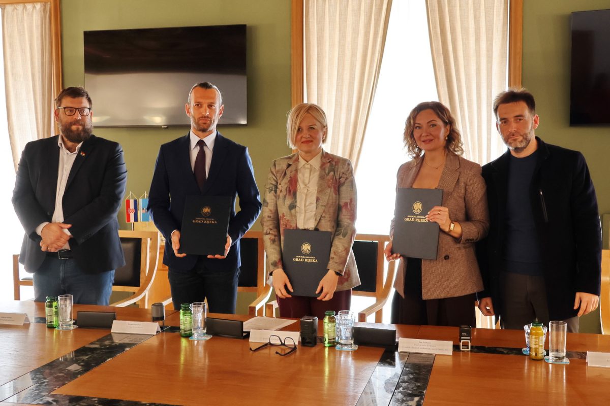 Potpisan-dodatak-kolektivnom-ugovoru-za-zaposlenike-gradske-uprave-32-1200×800 Potpisan-dodatak-kolektivnom-ugovoru-za-zaposlenike-gradske-uprave-32-1200×800