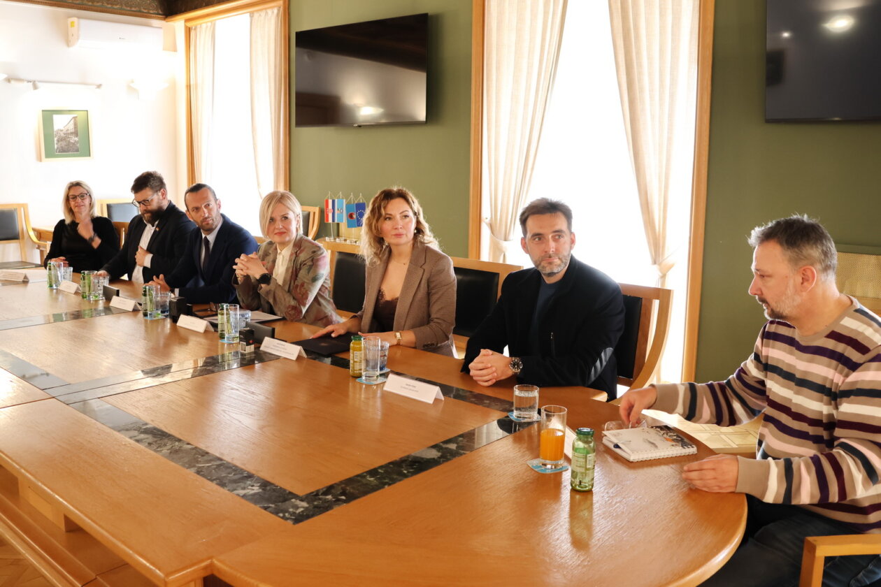 Potpisan-dodatak-kolektivnom-ugovoru-za-zaposlenike-gradske-uprave-4 Potpisan-dodatak-kolektivnom-ugovoru-za-zaposlenike-gradske-uprave-4