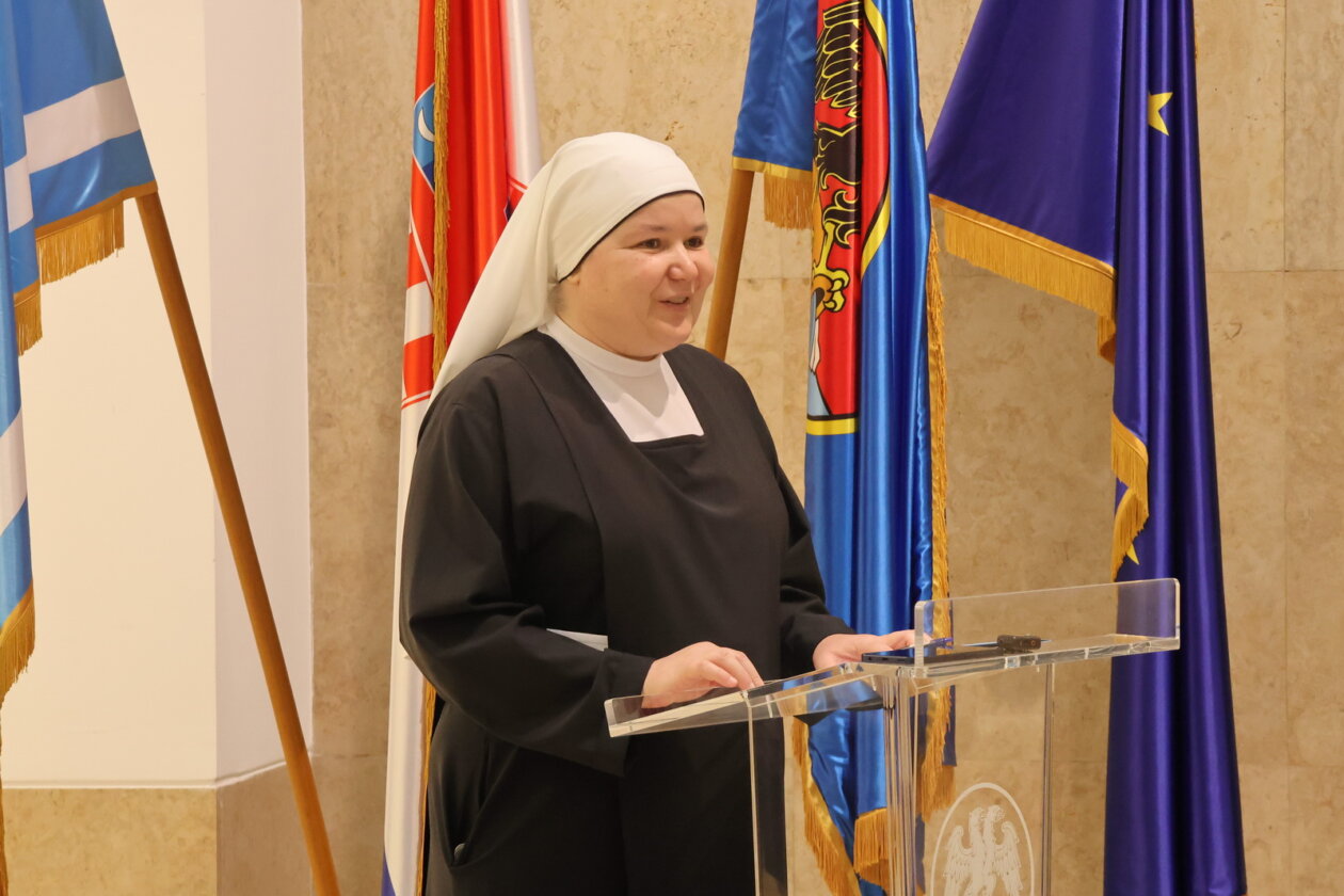 Potpisani-ugovore-za-nadstandne-programe-u-zdravstvu-i-socijali-17