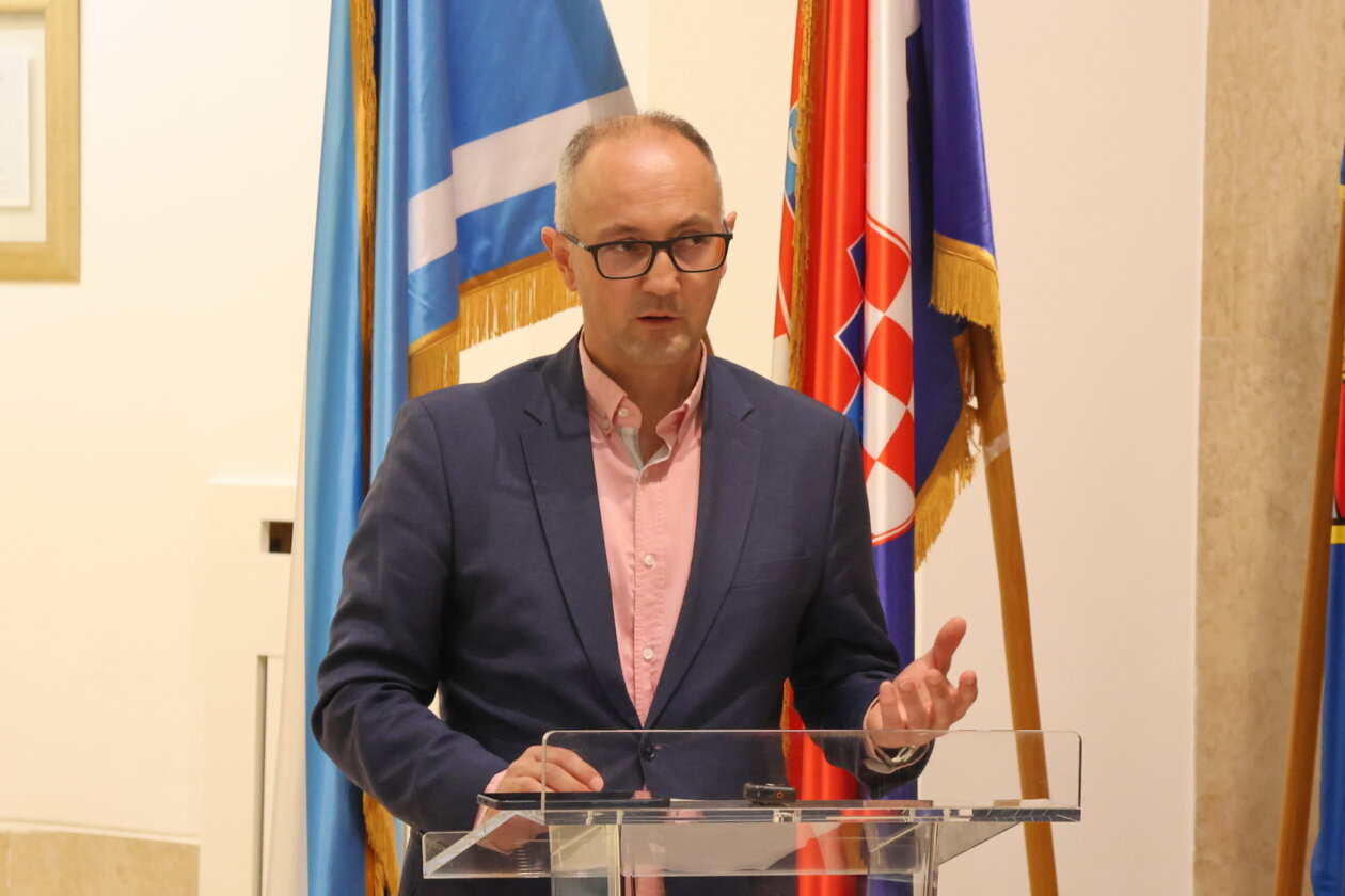 Potpisani-ugovore-za-nadstandne-programe-u-zdravstvu-i-socijali-20