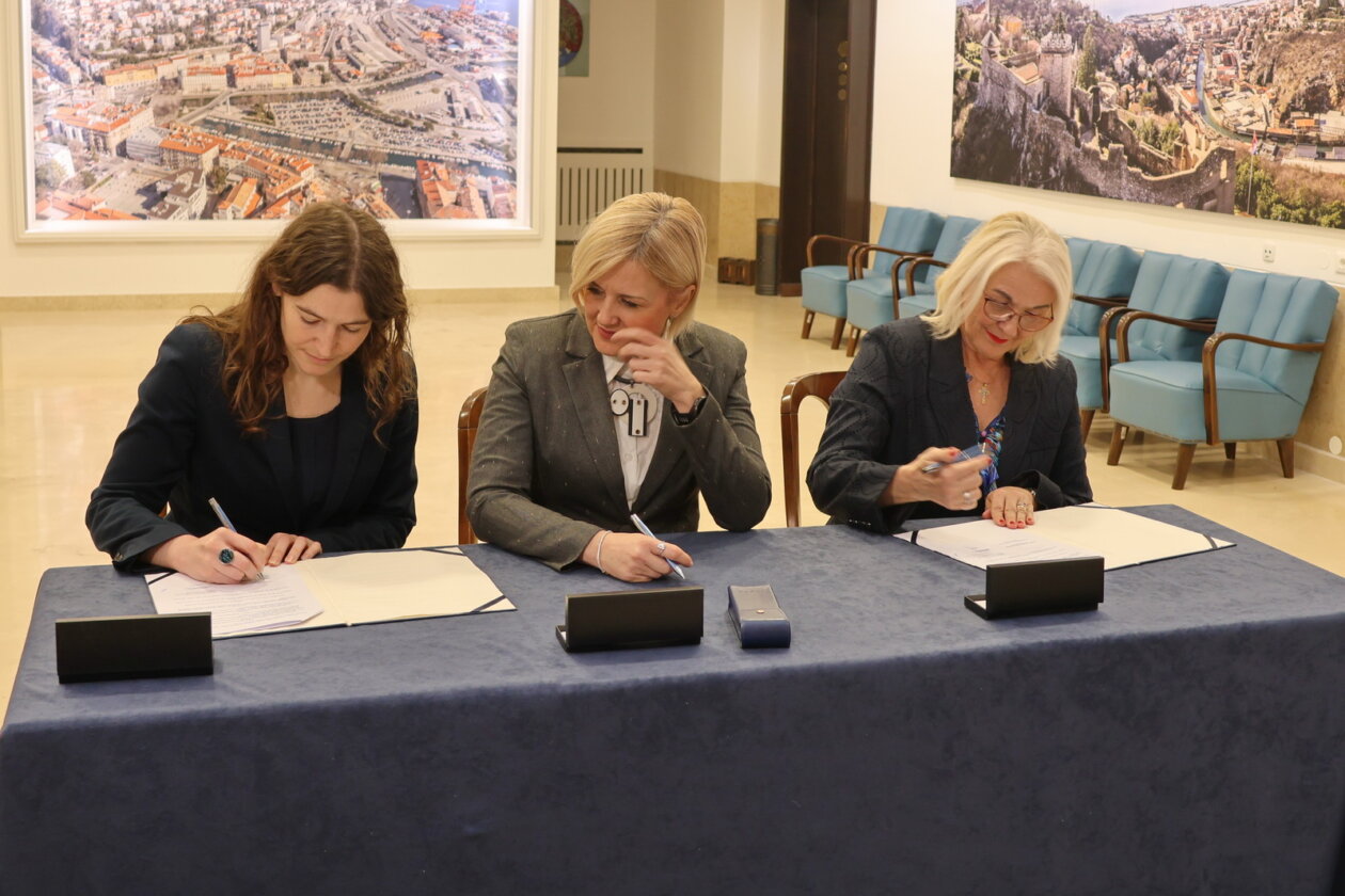 Potpisani-ugovore-za-nadstandne-programe-u-zdravstvu-i-socijali-25
