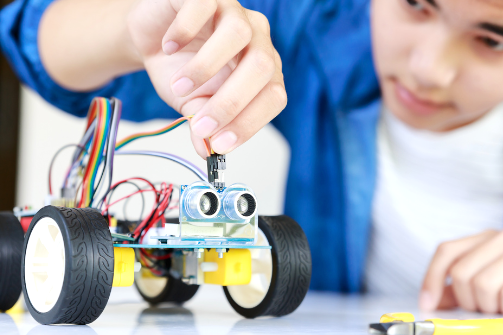 Proljece-u-Domu-mladih-robot