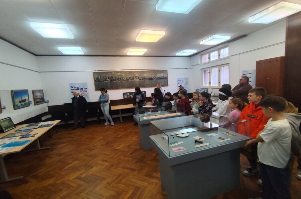 Ucenici-4.-razreda-Osnovne-skole-Pecine-u-posjetu-izlozbi-„RMS-Titanic-i-RMS-Carpathia
