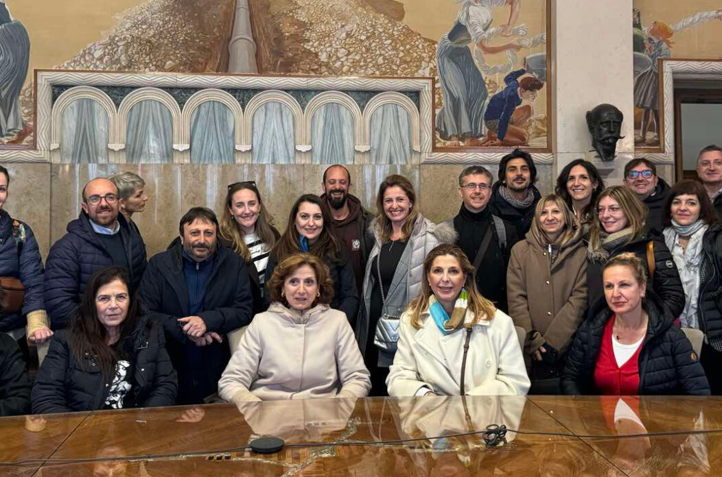 Cyros-Bari Cyros-Bari