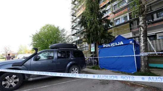 H-4fb65f09-8c40-448f-b067-65529531e103-550 H-4fb65f09-8c40-448f-b067-65529531e103-550