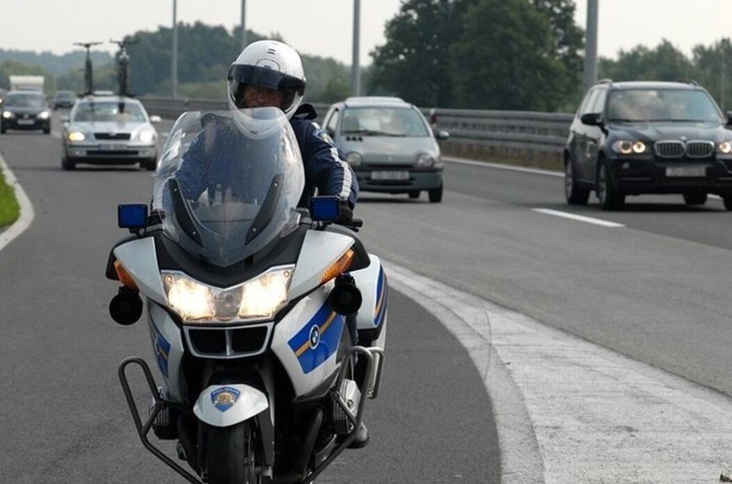 POLICIJA Motociklist – promet (1)