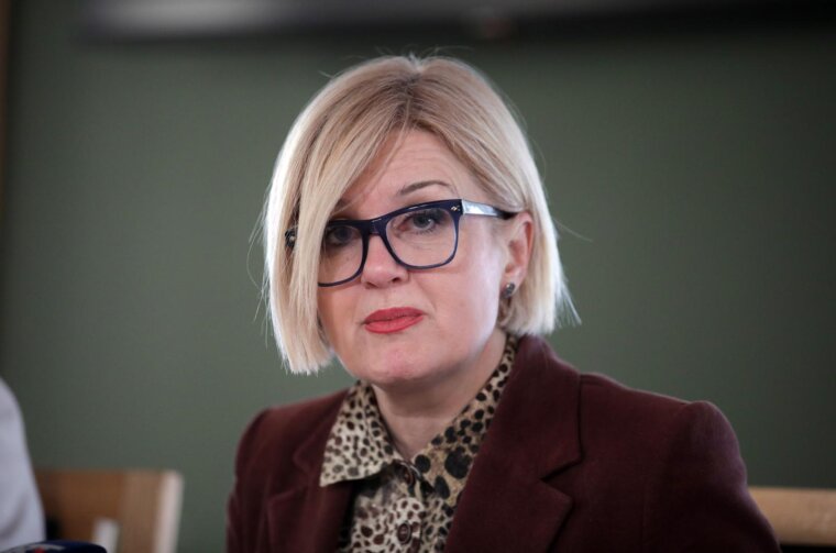 Rijeka: Gradonačelnica Iva Rinčić na konferenciji za novinare Rijeka: Gradonačelnica Iva Rinčić na konferenciji za novinare