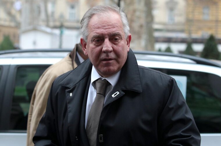 ARHIVA – Zagreb: Ivo Sanader u pratnji odvjetnika dolazi na su?enje za slu?aj Planinska