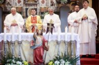 Rijeka: Riječki nadbiskup Mate Uzinić predvodio je uskršnje liturgijsko slavlje u katedrali sv. Vida Rijeka: Riječki nadbiskup Mate Uzinić predvodio je uskršnje liturgijsko slavlje u katedrali sv. Vida