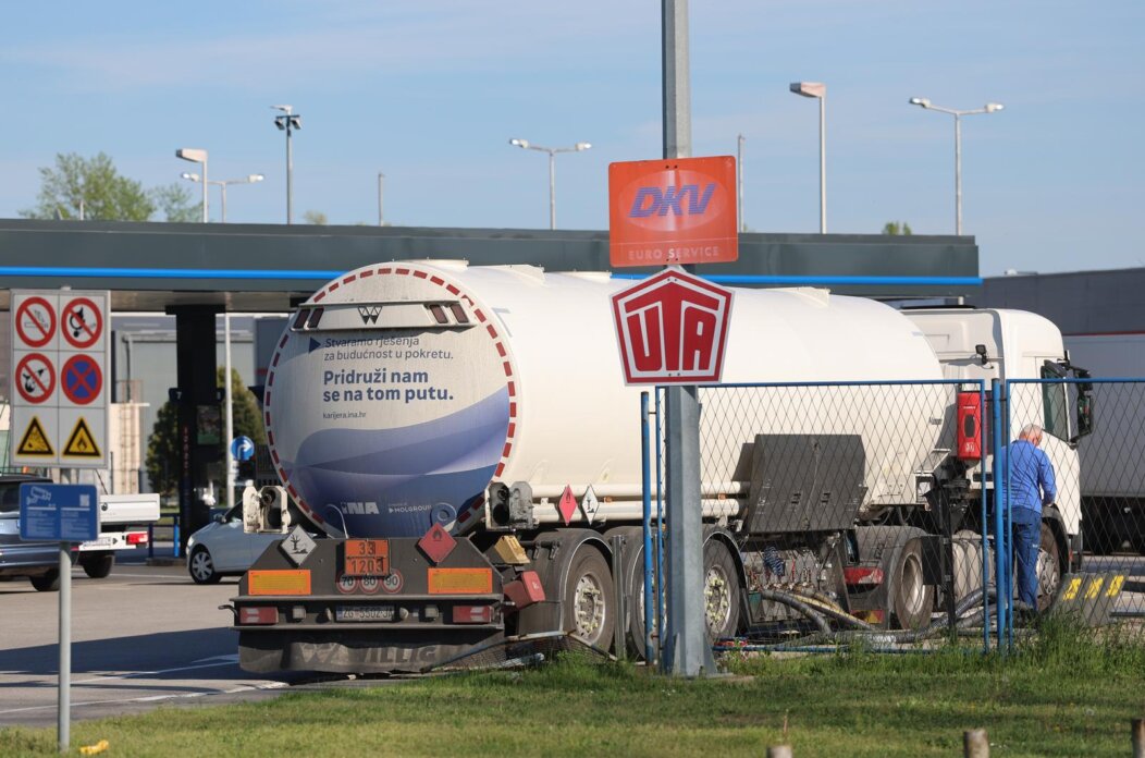 Zagreb: Bez velikih gužvi na benzinskim postajama uoči poskupljenja goriva