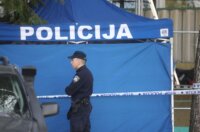 Velika Gorica: Žena skočila sa zgrade, u stanu pronađena mrtva djevojka Velika Gorica: Žena skočila sa zgrade, u stanu pronađena mrtva djevojka