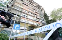 Velika Gorica: Žena skočila sa zgrade, u stanu pronađena mrtva djevojka Velika Gorica: Žena skočila sa zgrade, u stanu pronađena mrtva djevojka