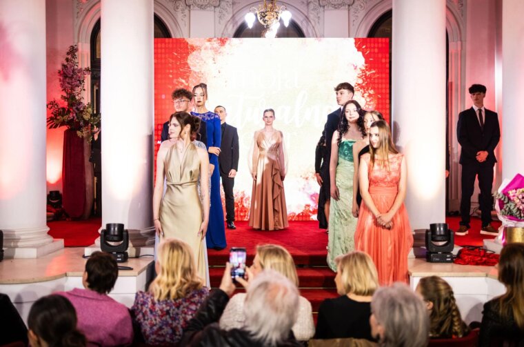 Zagreb: Održana modna revija “Moja maturalna večer” Zagreb: Održana modna revija “Moja maturalna večer”