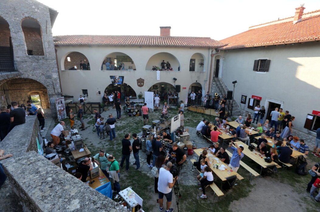 Rijeka: Craft Fest na Grobniku privukao je ljubitelje piva