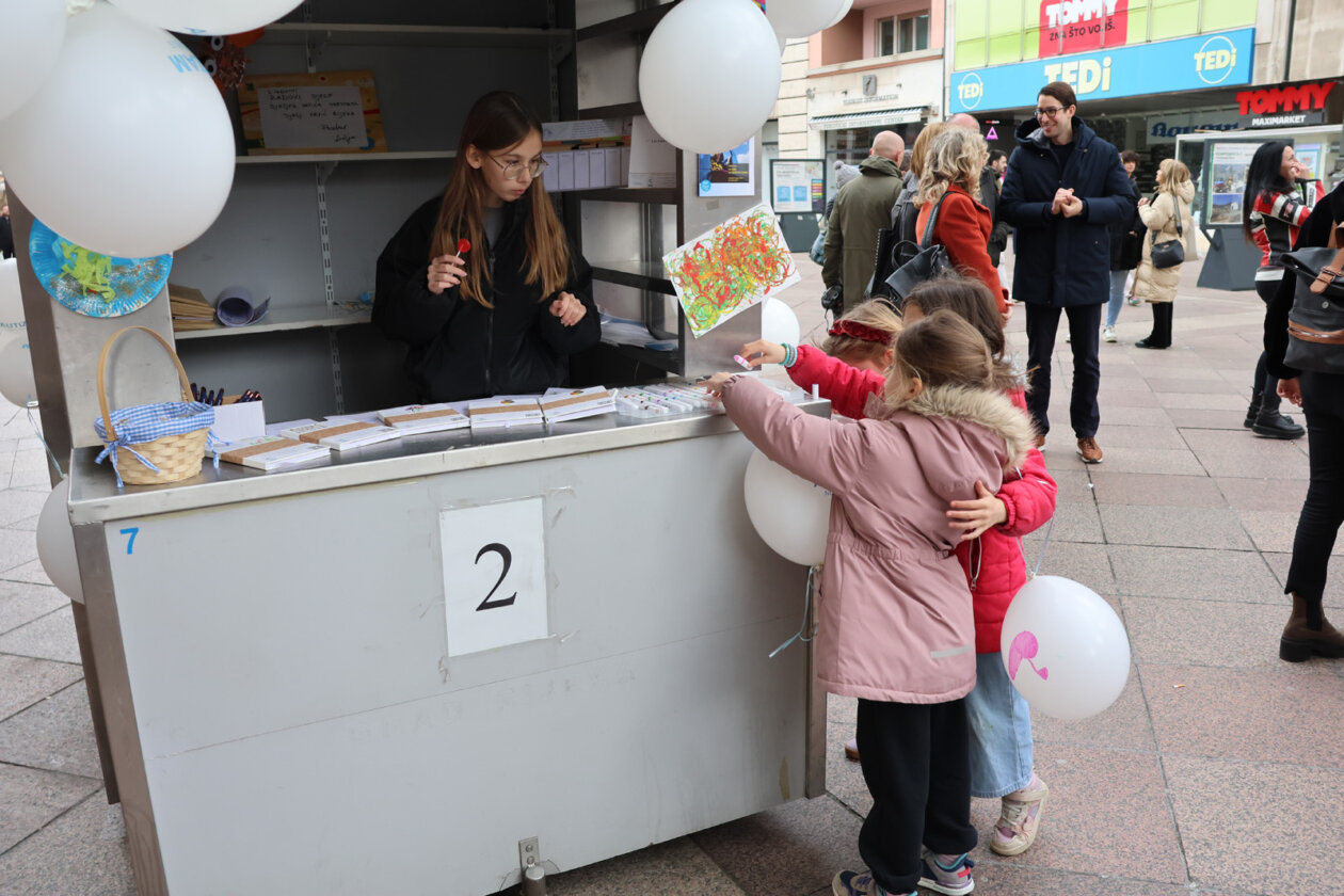 Pustanje-plavih-balona-povodom-Svjetskog-dana-svjesnosti-o-autizmu-4