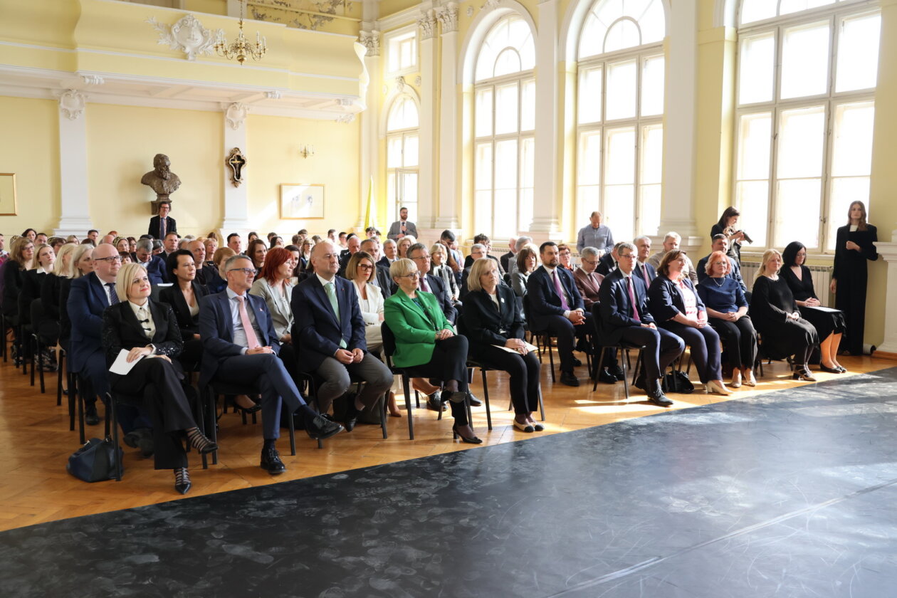 Slovenska-predsjednica-u-Susackoj-gimnaziji-4