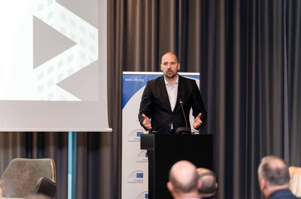 EIB-konferencija-o-priusitvom-stanovanju-2-1200×800