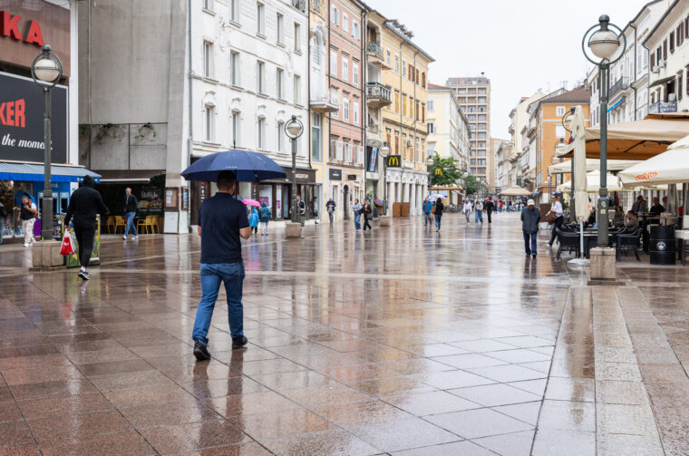 Ilustrativna kiša Rijeka korzo-5178