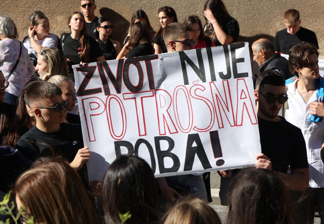 ibenik: ibenski  maturanti su norijadu posvetili Luki Milovcu sa 19 minuta utnje i 19 bijelih balona