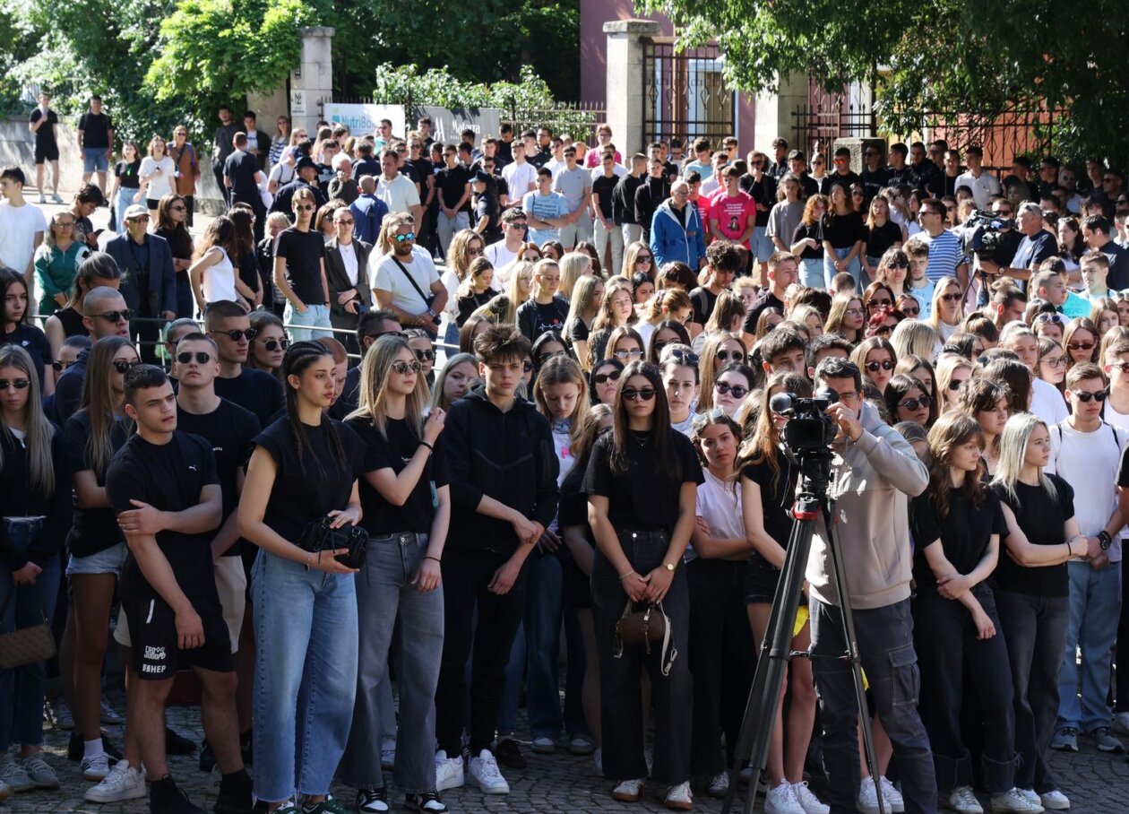 ibenik: ibenski  maturanti su norijadu posvetili Luki Milovcu sa 19 minuta utnje i 19 bijelih balona