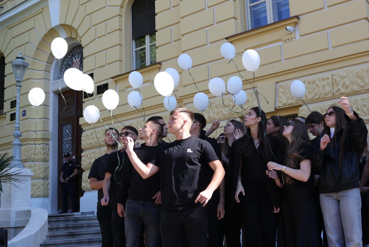 ibenik: ibenski  maturanti su norijadu posvetili Luki Milovcu sa 19 minuta utnje i 19 bijelih balona