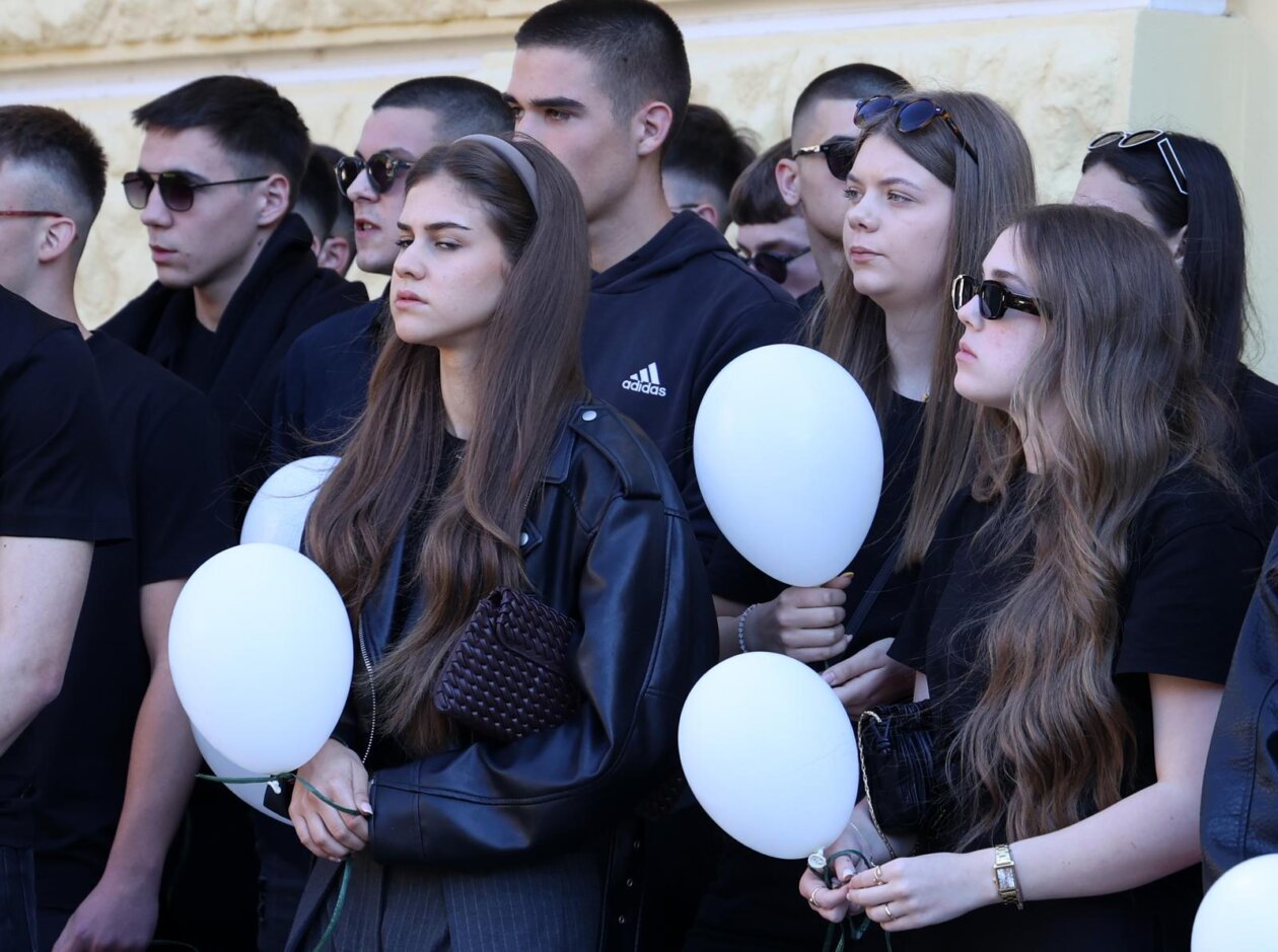 ibenik: ibenski  maturanti su norijadu posvetili Luki Milovcu sa 19 minuta utnje i 19 bijelih balona