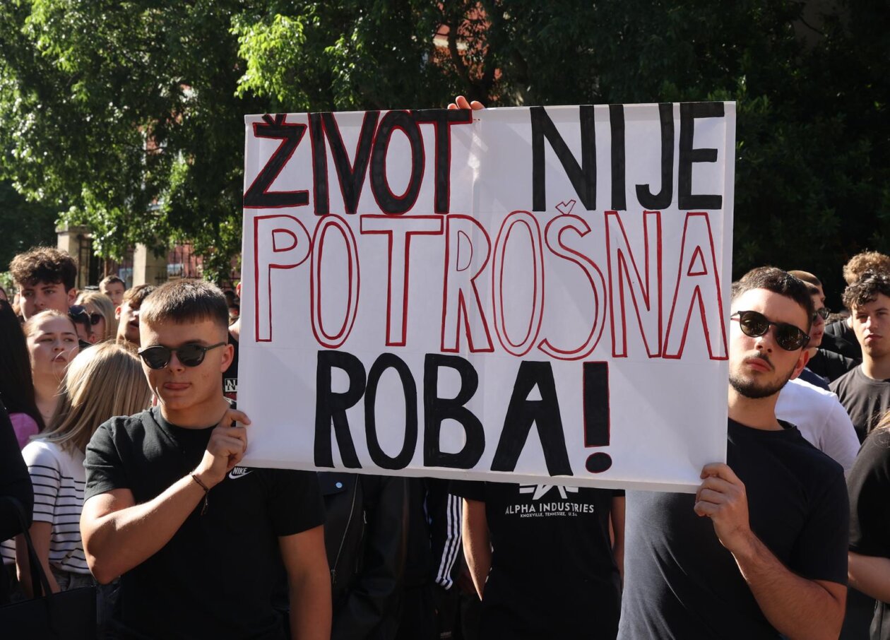 ibenik: ibenski  maturanti su norijadu posvetili Luki Milovcu sa 19 minuta utnje i 19 bijelih balona