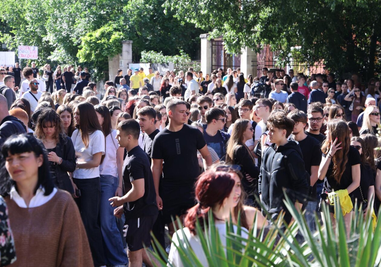 ibenik: ibenski  maturanti su norijadu posvetili Luki Milovcu sa 19 minuta utnje i 19 bijelih balona