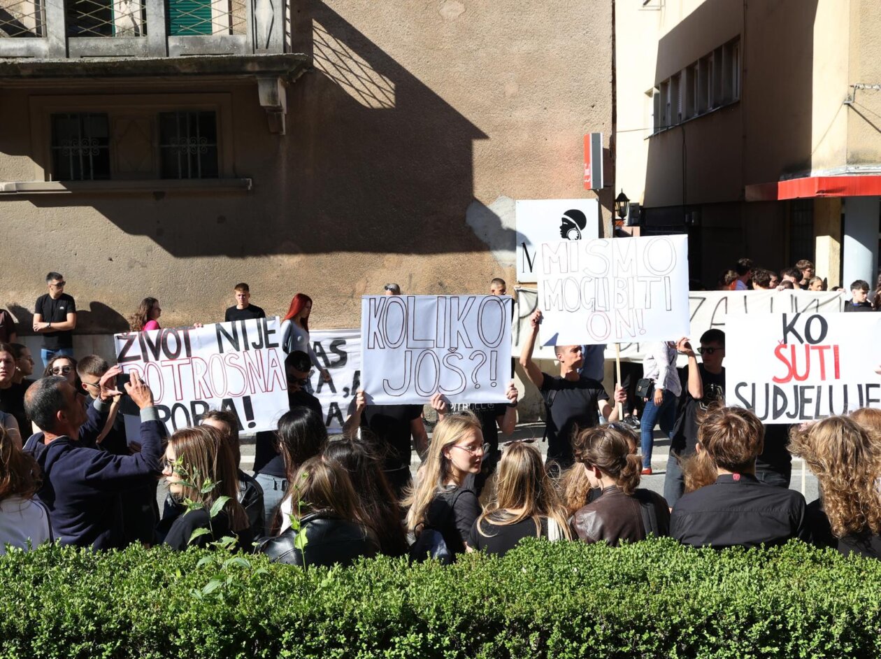 ibenik: ibenski  maturanti su norijadu posvetili Luki Milovcu sa 19 minuta utnje i 19 bijelih balona