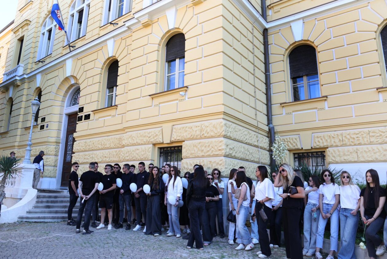 ibenik: ibenski  maturanti su norijadu posvetili Luki Milovcu sa 19 minuta utnje i 19 bijelih balona